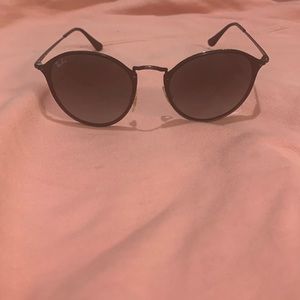 Black Round Ray-Ban Sunglasses